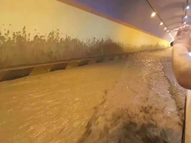 甘肃陇南暴雨已致1死8失联 当地仍有暴雨红色预警